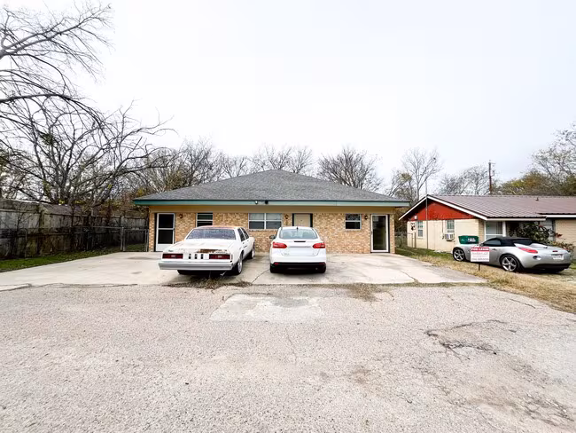 211 W Bobwhite Ln Harker Heights, TX 76548 photo 2