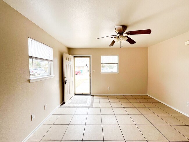 211 W Bobwhite Ln Harker Heights, TX 76548 photo 4