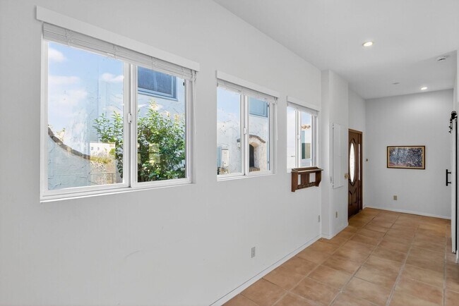 4184 Rochester Rd San Diego, CA 92116 photo 3