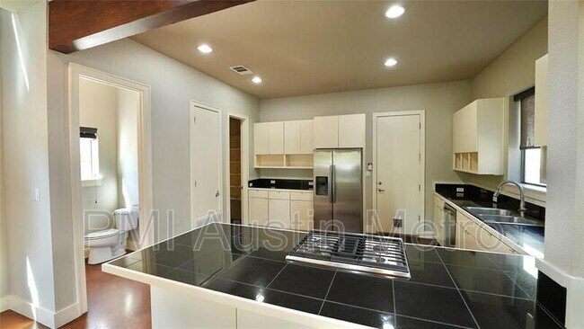 1708 Harvey St Austin, TX 78702 photo 3