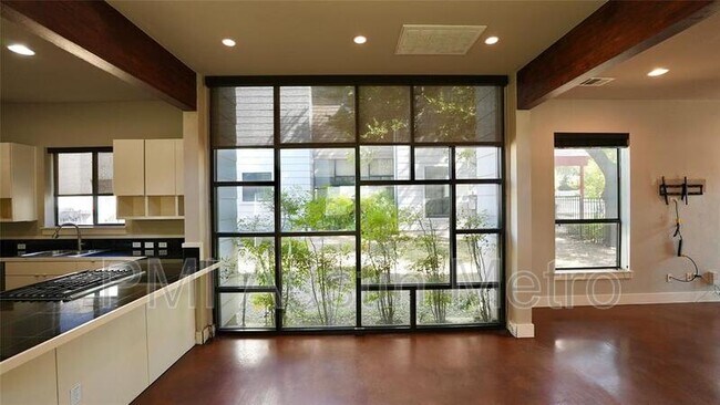 1708 Harvey St Austin, TX 78702 photo 5