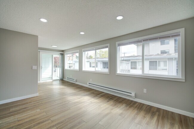13737 32nd Ave NE Seattle, WA 98125 photo 2