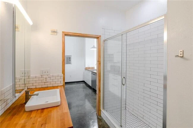 2401 E 6th St Austin, TX 78702 photo 5