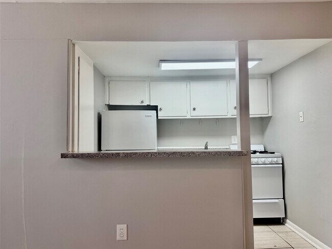 Sul Ross Apartments photo 5