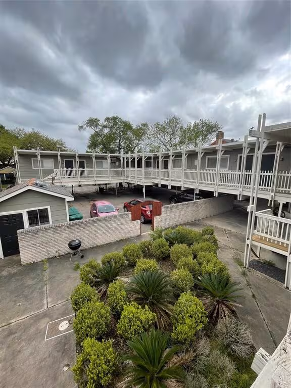 Sul Ross Apartments photo 2
