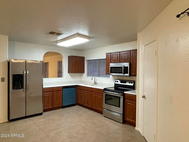 13564 W Fargo Dr Surprise, AZ 85374 photo 4