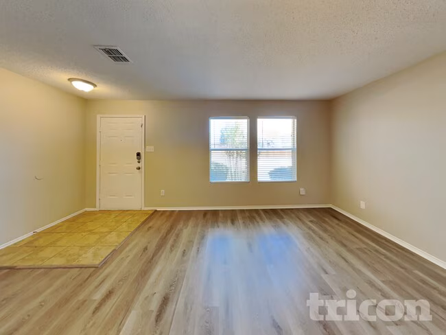 2983 Celian Dr Grand Prairie, TX 75052 photo 3