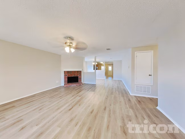 2983 Celian Dr Grand Prairie, TX 75052 photo 4