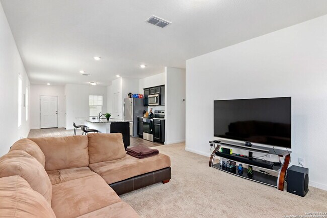 12538 Larissa San Antonio, TX 78245 photo 5