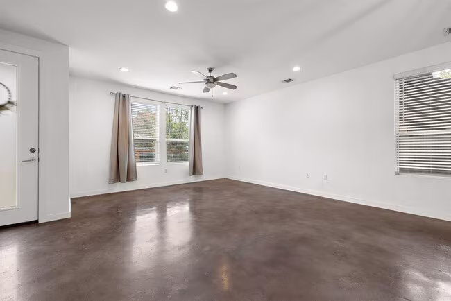 6404 Porter St Austin, TX 78741 photo 3