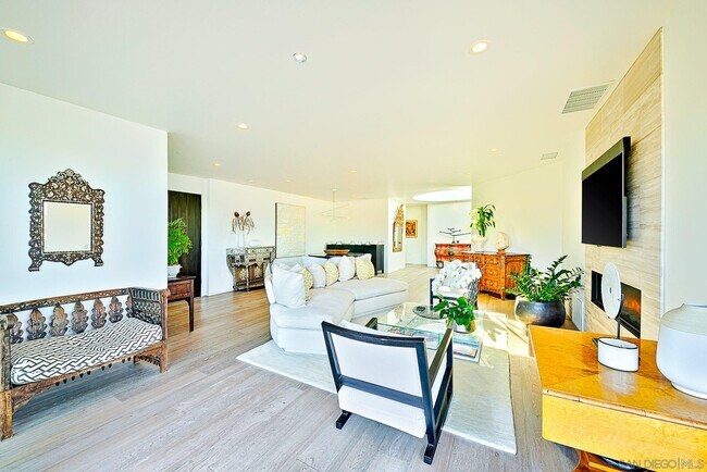 231 Bonair St San Diego, CA 92037 photo 3