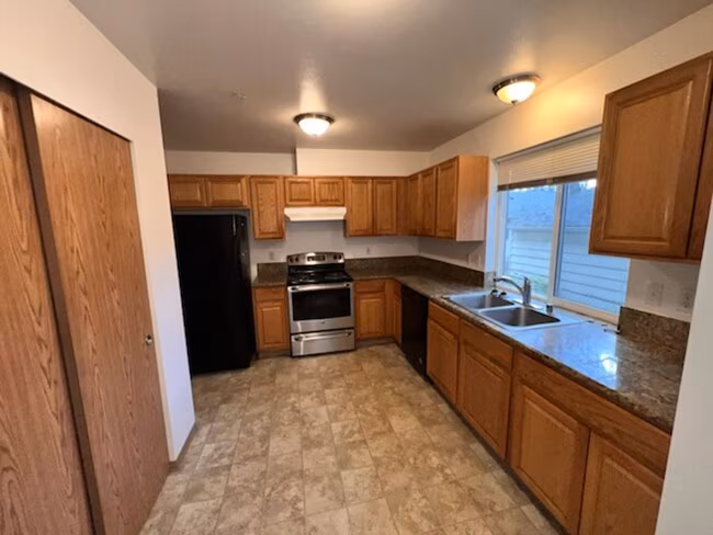 8948 Gravelly Lake Dr SW Lakewood, WA 98499 photo 5