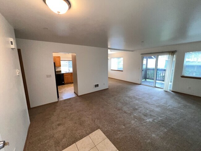 8948 Gravelly Lake Dr SW Lakewood, WA 98499 photo 2