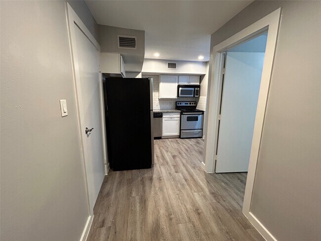 2807 Beauchamp photo 2