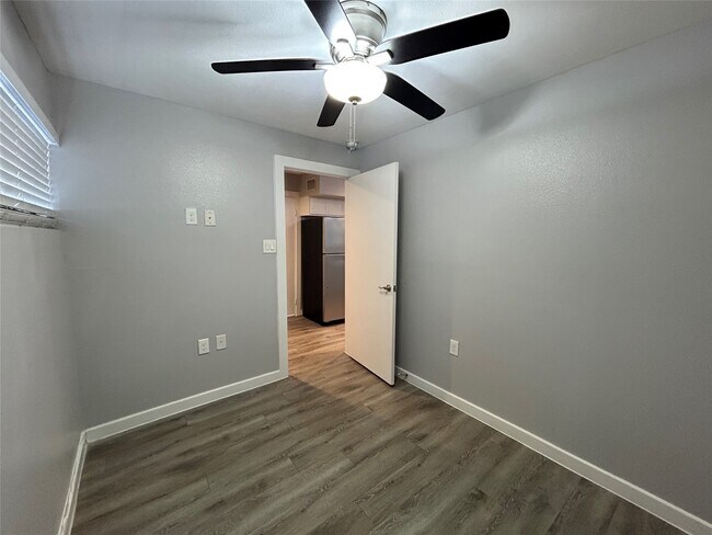 2807 Beauchamp photo 3