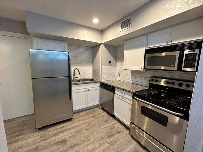 2807 Beauchamp photo 4