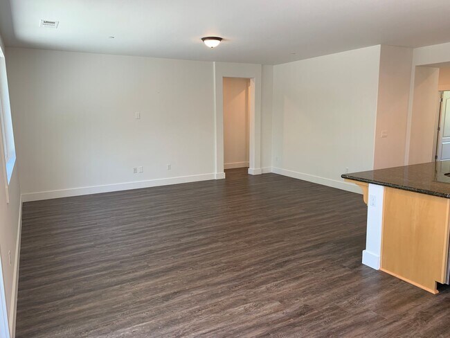 Beautiful Single Story Brentwood Home photo 3