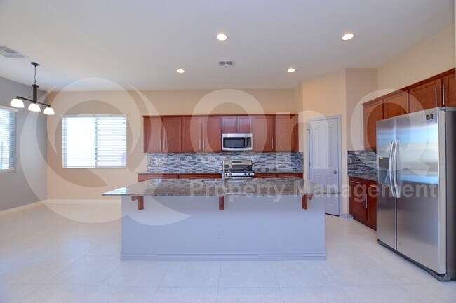 18624 West Kendall Street, Goodyear, AZ 85338 photo 3