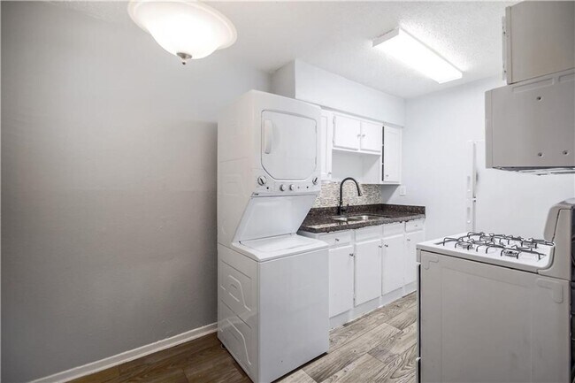 2401 Manor Rd Austin, TX 78722 photo 4