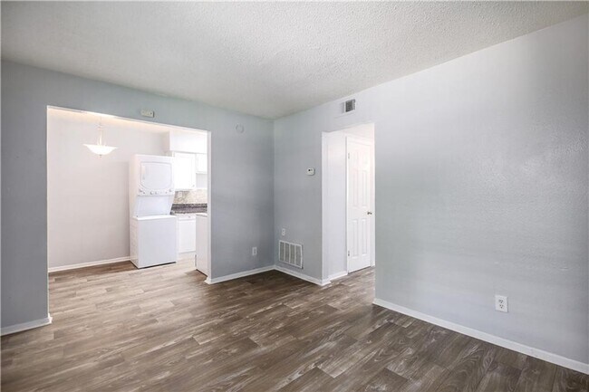 2401 Manor Rd Austin, TX 78722 photo 5