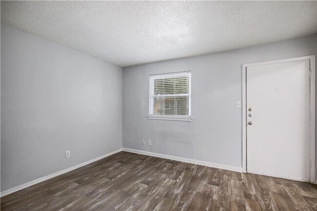 2401 Manor Rd Austin, TX 78722 photo 3