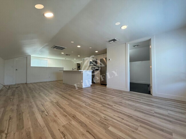 1695 E Indianola Ave Phoenix, AZ 85016 photo 2
