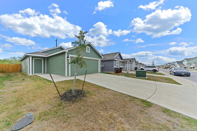 7810 Serro Medina San Antonio, TX 78252 photo 2