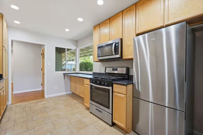 1835 Sandalwood Dr Concord, CA 94519 photo 2