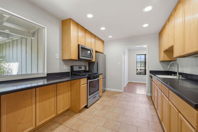 1835 Sandalwood Dr Concord, CA 94519 photo 3
