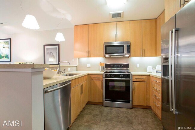 818 Van Ness Ave San Francisco, CA 94109 photo 5