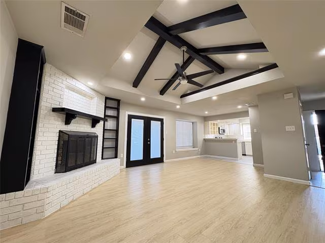 901 Fiero Dr Arlington, TX 76001 photo 4