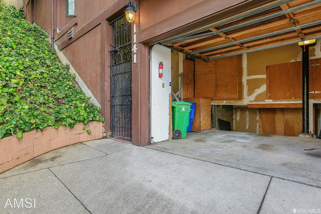 1141 Chestnut St San Francisco, CA 94109 photo 5