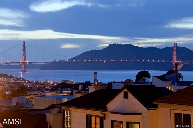 1141 Chestnut St San Francisco, CA 94109 photo 3