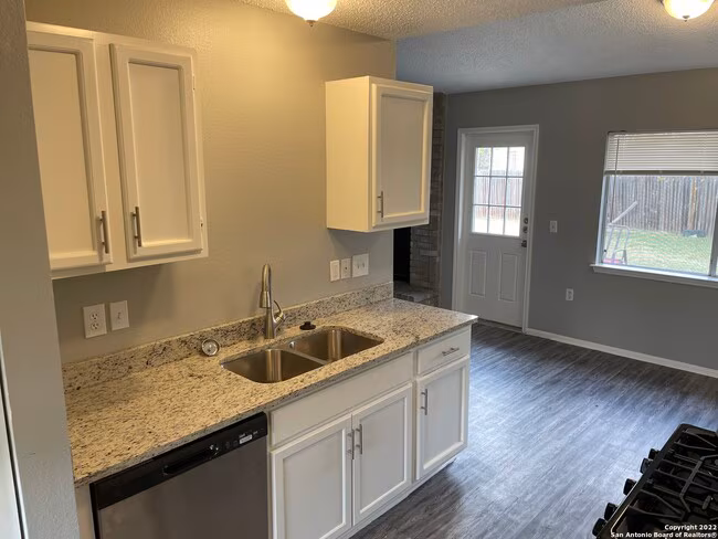 5915 Pleasant Lake San Antonio, TX 78222 photo 4