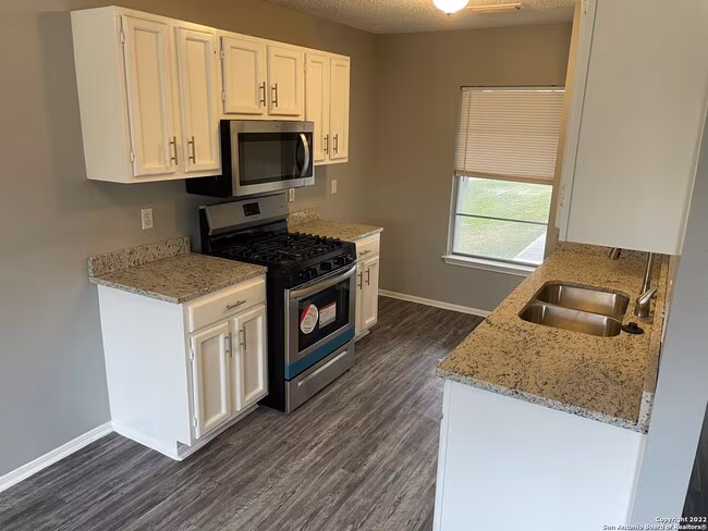 5915 Pleasant Lake San Antonio, TX 78222 photo 3
