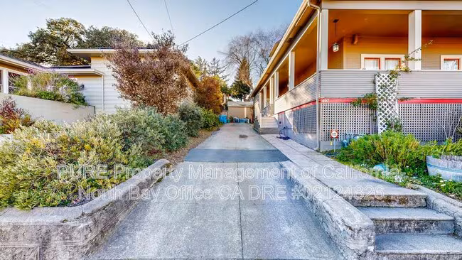 407 Kentucky St Petaluma, CA 94952 photo 2