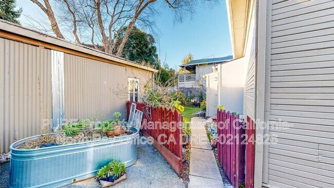 407 Kentucky St Petaluma, CA 94952 photo 3