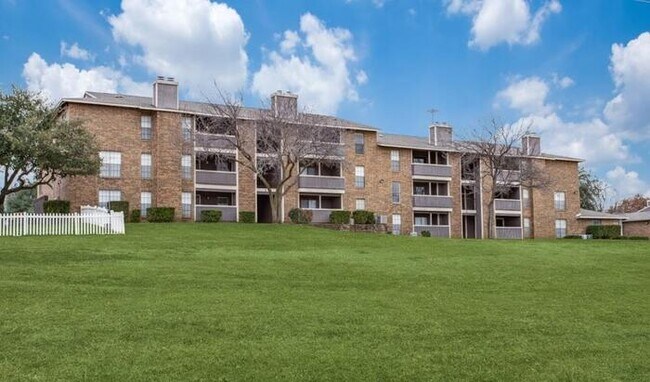 2301 Ave H East Grand Prairie, TX 75050 photo 2