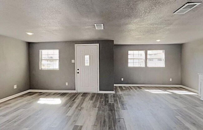 3118 Northwest Loraine Street, Fort Worth, TX 76106 photo 2