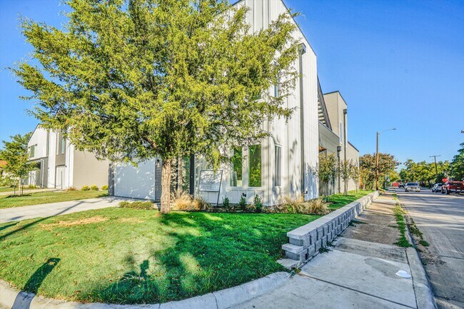 1703 Nomas Street, Dallas, TX 75212 photo 3