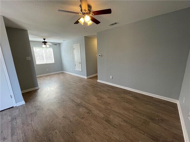 7417 Vintage Hills Dr Austin, TX 78723 photo 2