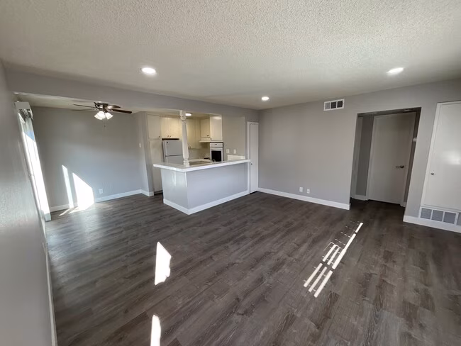 Lawrence Arms Apartments photo 2