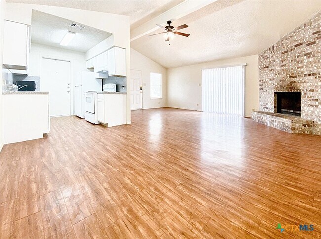 109 Hughson Ct San Marcos, TX 78666 photo 4