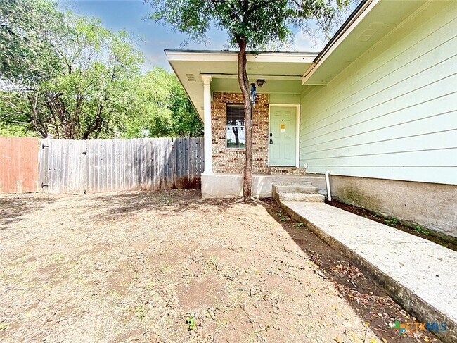109 Hughson Ct San Marcos, TX 78666 photo 3
