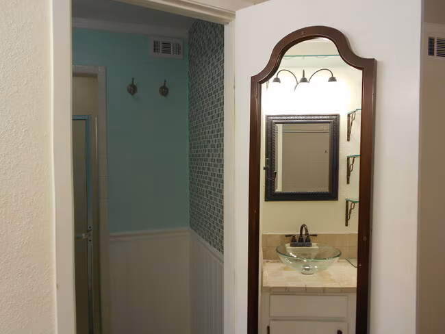 9000 Bissonnet St Houston, TX 77074 photo 3