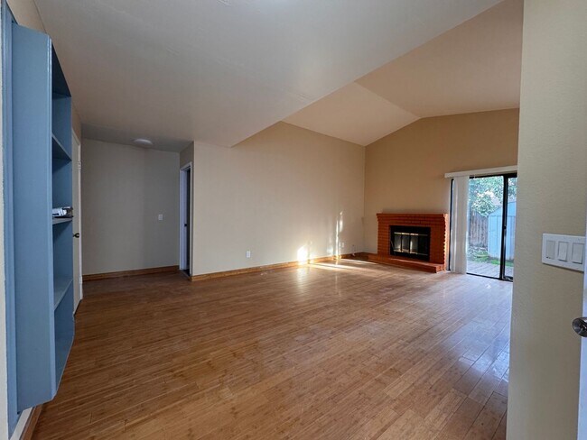 3 Bedroom Single Family Home in Hercules photo 4