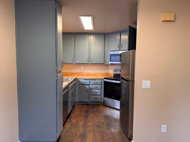 3 Bedroom Single Family Home in Hercules photo 5