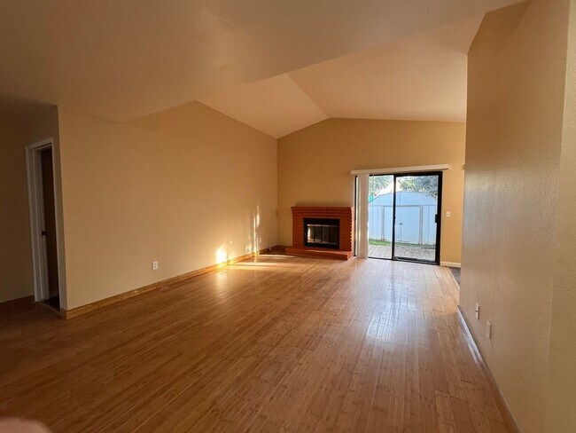3 Bedroom Single Family Home in Hercules photo 3