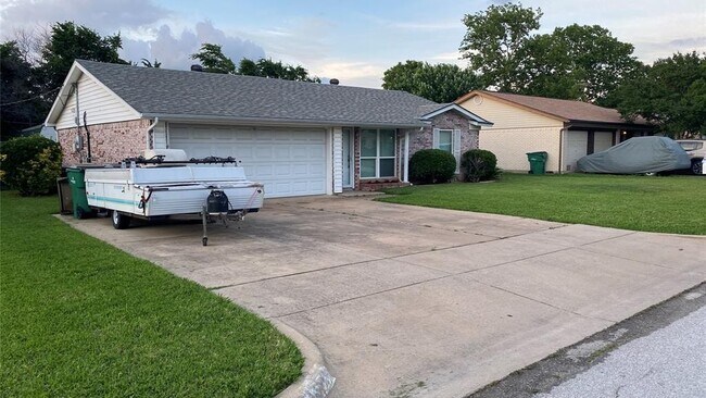 5913 Hanson Drive, Watauga, TX 76148 photo 3