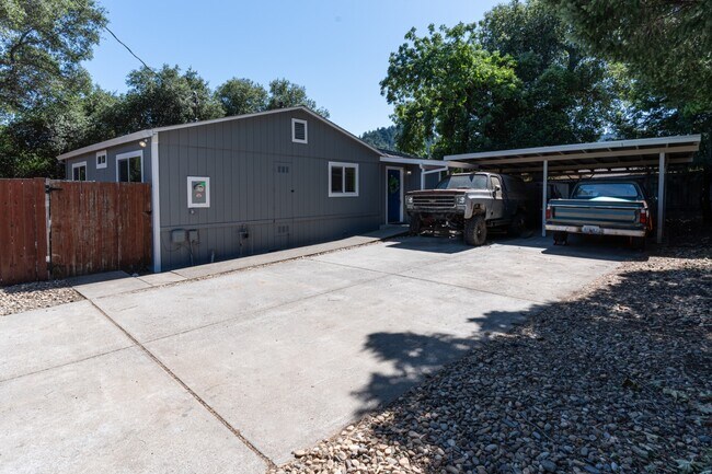 300 IOLI Ranch Cir Cloverdale, CA 95425 photo 2